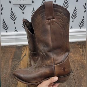 SOLD.... Fry cowboy women boots size 8 1/2